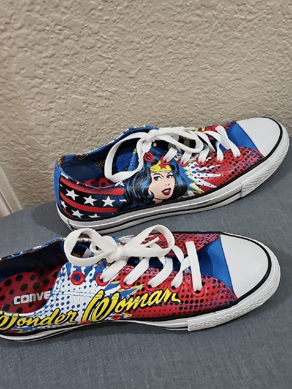 WONDER WOMAN CONVERSE Lace-Up Sneakers in Red, Blue & White Mens 7(Unisex) - Picture 3 of 11